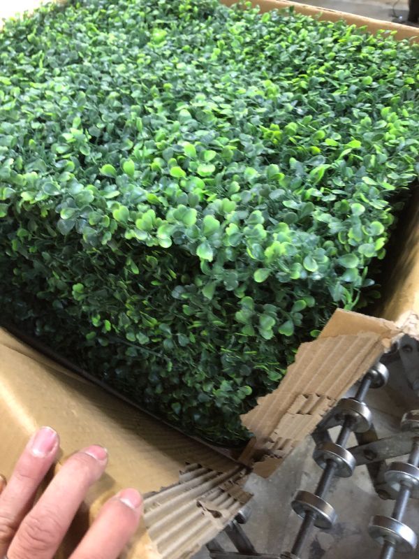 Photo 1 of artificial hedge mat 20"x20" 10 pcs 