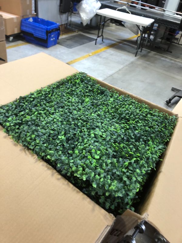 Photo 2 of artificial hedge mat 20"x20" 10 pcs 