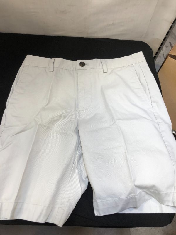 Photo 2 of Amazon essentials size 31 slim fit - men's shorts 