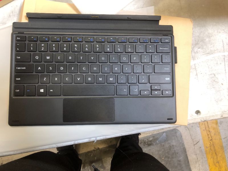 Photo 1 of CHUWI windows tablet 11.6 inch FHD 1920 X 1080 display, intel celeron N4100 quadcore, intel UHD600 graphics card, 8 gb RAM, 256 gb storage, windows 10
