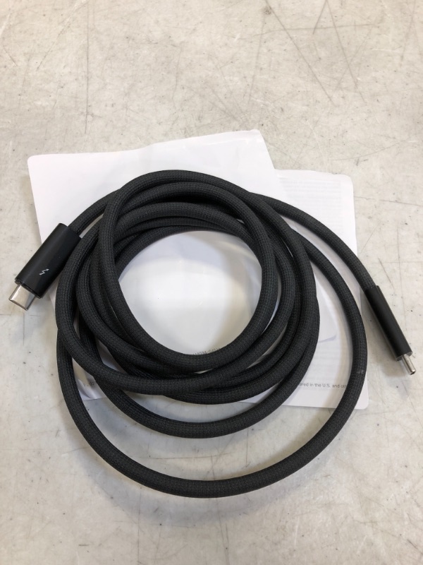 Photo 1 of Apple Thunderbolt 3 Pro Cable (2 m)
