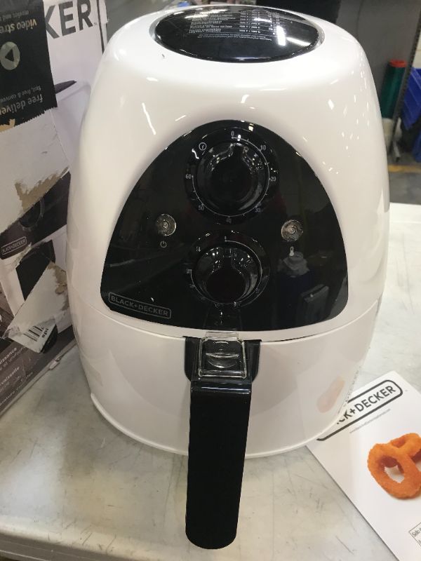 Photo 4 of BLACK+DECKER Purify 2-Liter Air Fryer, White/Black, HF100WD
