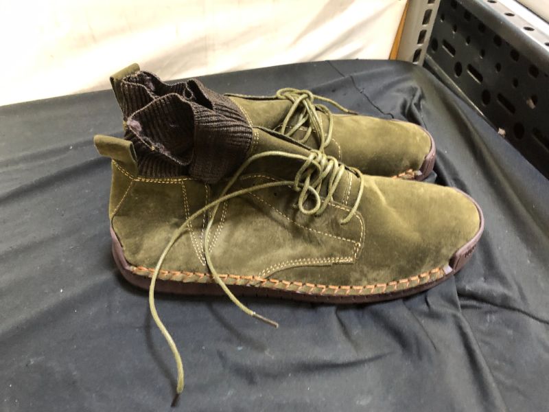 Photo 1 of men's generic green shoes size 8 