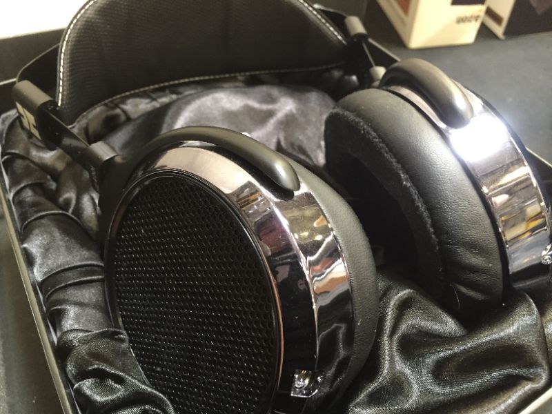 Photo 4 of HIFIMAN HE-400I Over Ear Full-Size Planar Magnetic Headphones Adjustable Headphone with Comfortable Earpads Open-Back Design Easy Cable Swapping 
Right side doesnt work