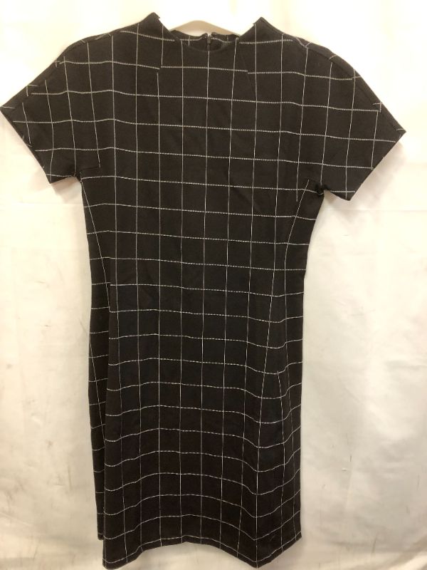 Photo 1 of KENNETH COLE NEW YORK BLACK SQUARED SHORT SLEEVE DRESS
SIZE MEDIUM 