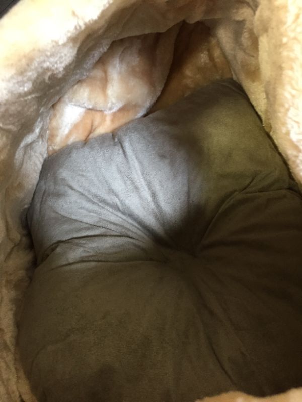Photo 1 of Armarkat Cat Bed
