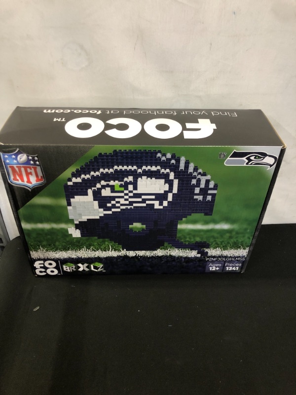 Photo 2 of 
FOCO
Seattle Seahawks BRXLZ Helmet (BRAND NEW)