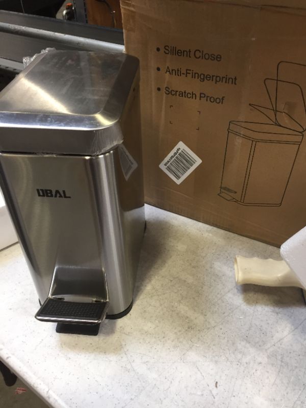 Photo 1 of 5 liter stainless trash can 