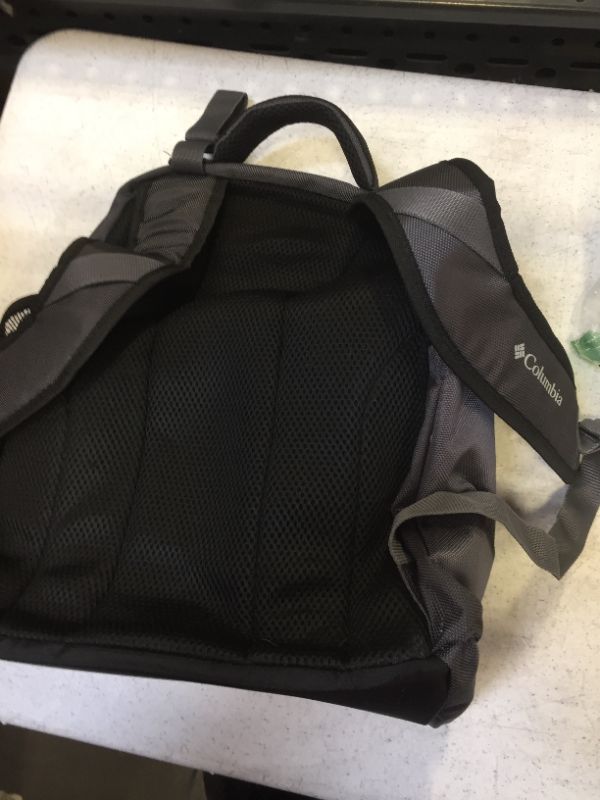 Photo 2 of backpack color grey Columbia brand  