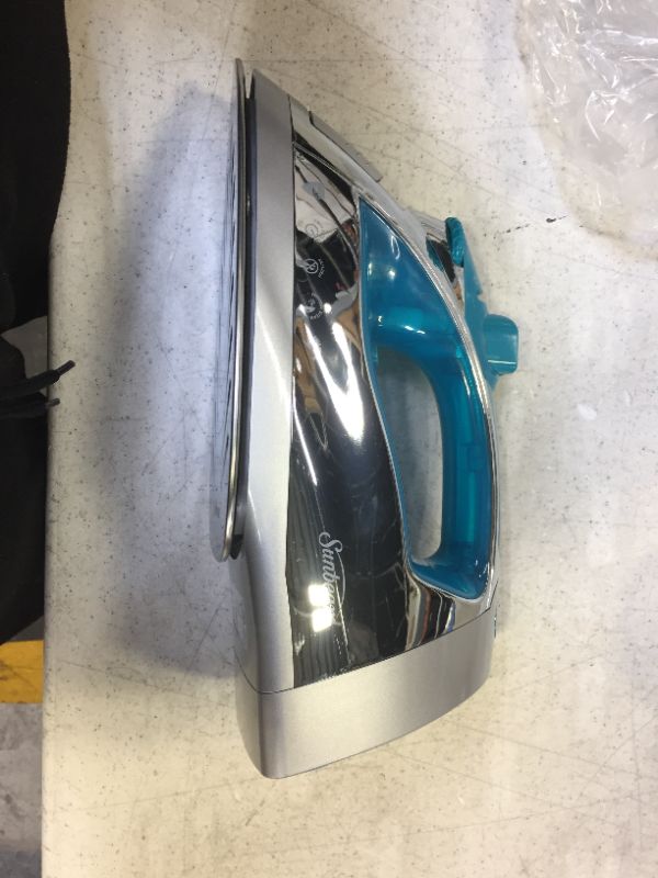 Photo 4 of “Sunbeam Steammaster Steam Iron | 1400 Watt Large Anti-Drip Nonstick Stainless Steel Iron with Steam Control and Retractable Cord, Chrome/Blue”.
