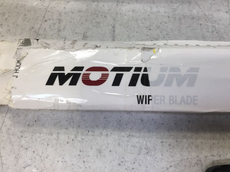Photo 1 of 23 inch windshield blade color black only one