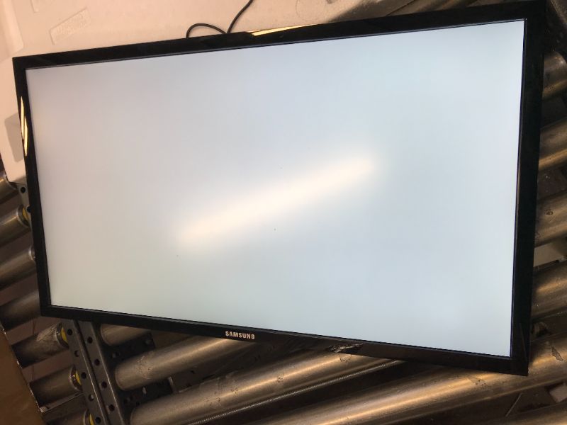 Photo 2 of WHITE SCREEN, MENU DOESNT WORK SAMSUNG 28" Class UHD Monitor (3840 x 2160) with High Glossy Black Finish - LU28E570DS/ZA