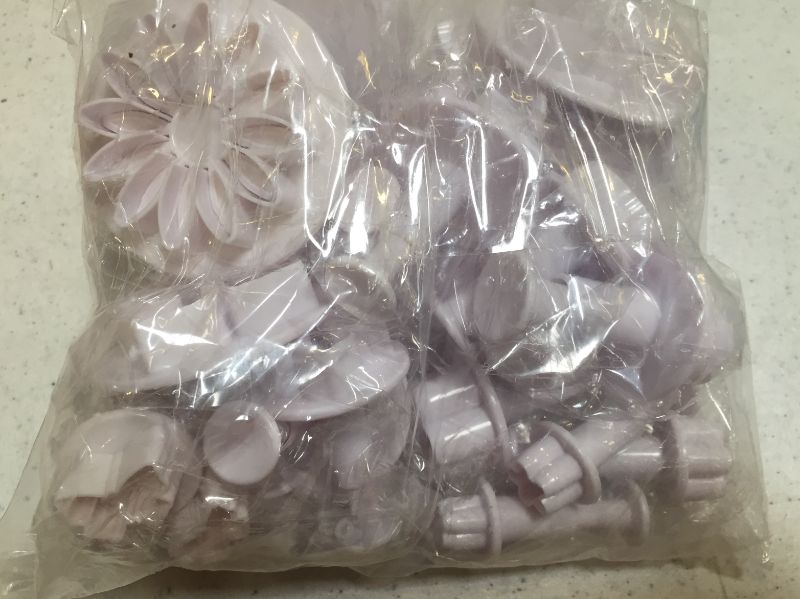 Photo 1 of 22 Pieces Cookie Cutter Plunger Cutter Cake Decoration Fondant Mold Leaf Sun Flower Butterfly Clover Hydrangea Flowers Five Petal Flower