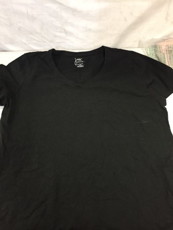 Photo 3 of 2 PCK BLACK WOMENS SHIRTS HANES SIZE XL AND JMS XL