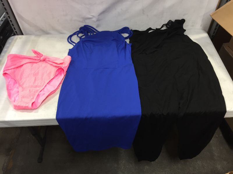 Photo 1 of 3 pack MEDIUM Womens Assorted Clothing, pink, back, blue SOLD AS IS