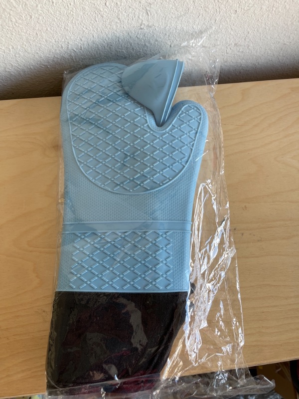 Photo 1 of 4.5 out of 5 stars  26 Reviews
MAXZER Silicone Oven Mitts and Pot Holder Set, Extra Long Kitchen Oven Gloves with Mini Grip Mittens, Heat Resistant and Anti-Slip Oven Gloves and Potholders for Kitchen Baking BBQ Cooking, 2 Pairs