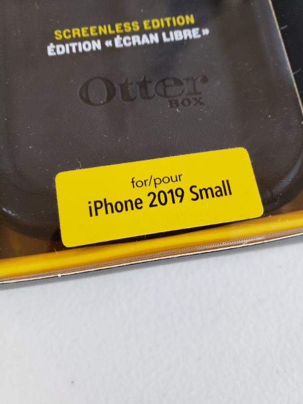 Photo 3 of OtterBox DEFENDER SERIES SCREENLESS EDITION Case For iPhone 2019 Small- BLACK
