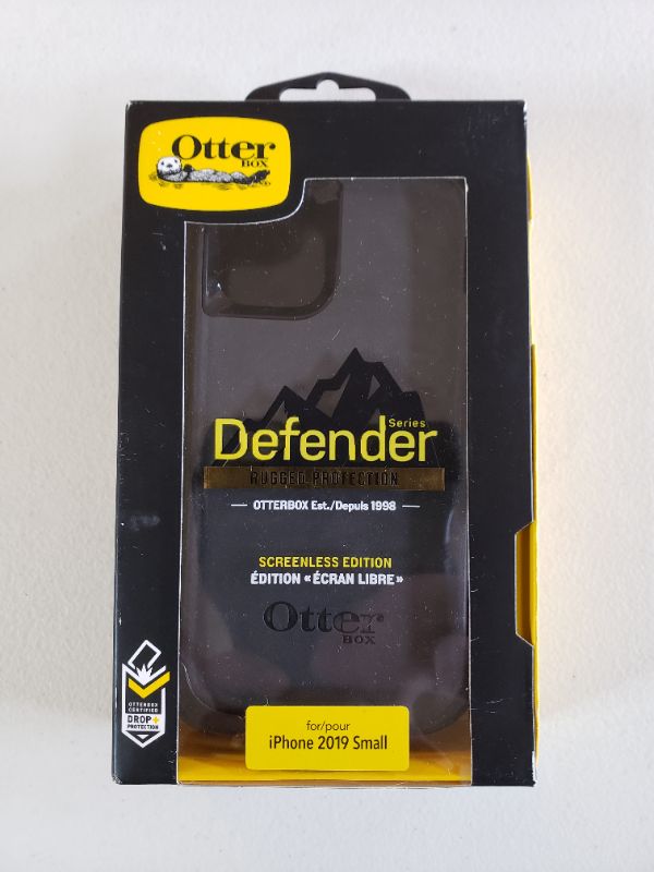 Photo 1 of OtterBox DEFENDER SERIES SCREENLESS EDITION Case For iPhone 2019 Small- BLACK
