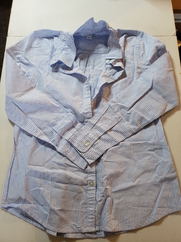 Photo 3 of Amazon Essentials Women's Classic Fit Long Sleeve Button Down Oxford Shirt, Size M.
