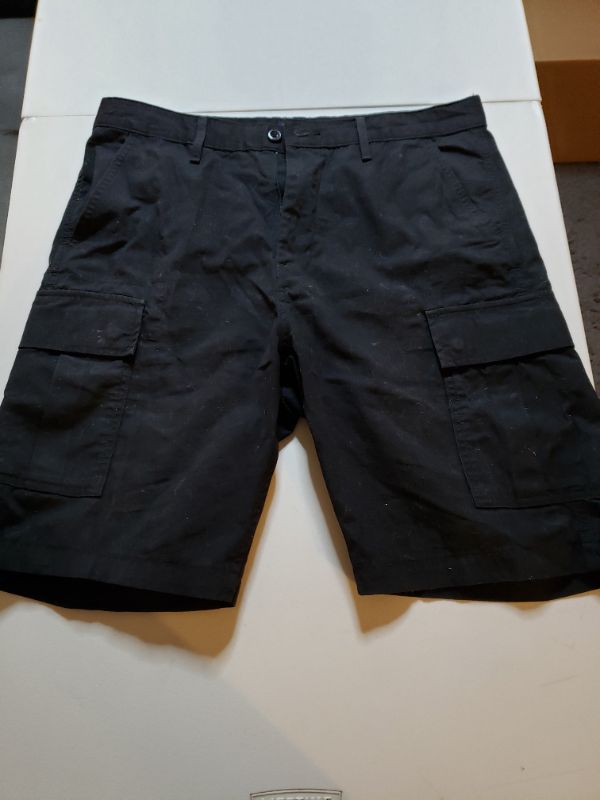 Photo 2 of MEN'S LEVI STRAUSS BLACK SHORTS, UNLABELED SIZE, APPROX 34-36 INCH WAIST. PRE-OWNED.