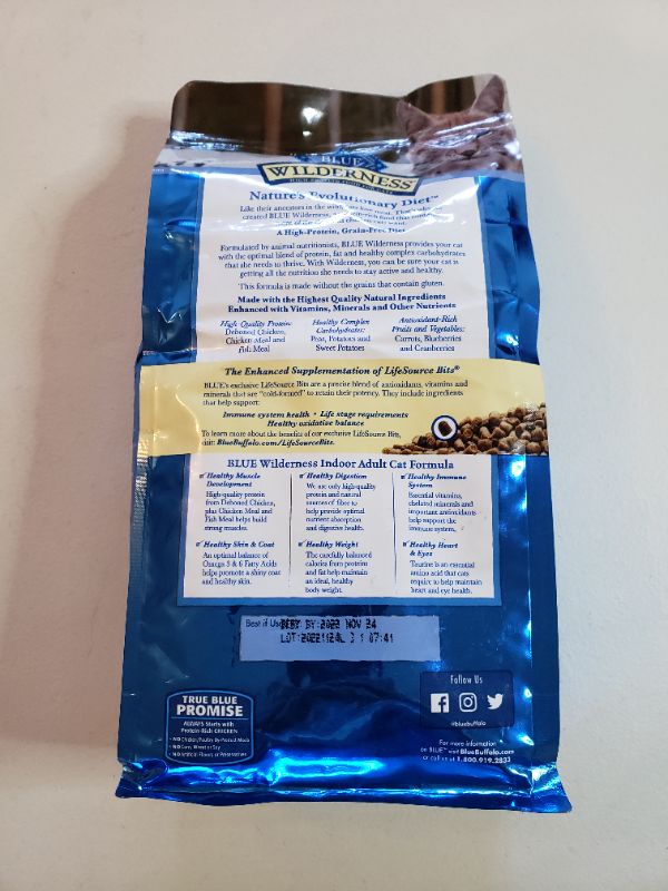 Photo 2 of Blue Buffalo Wilderness High Protein Grain Free, Natural Adult Indoor Dry Cat Food, Chicken
BEST BY NOV. 2024.