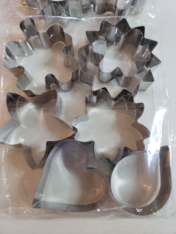 Photo 3 of 7 PIECE COOKIE CUTTER SET, LOT OF 2 PACKAGES. 14 TOTAL.