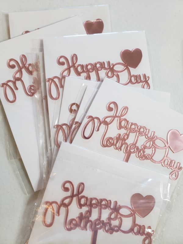 Photo 2 of 10pcs Happy Mothers Day Cake Toppers Decorative Acrylic Cupcake Picks Fruit Insert Party Supplies for Birthday Party Mothers Day (Five Patterns)
LOT OF 2 PACKAGES.