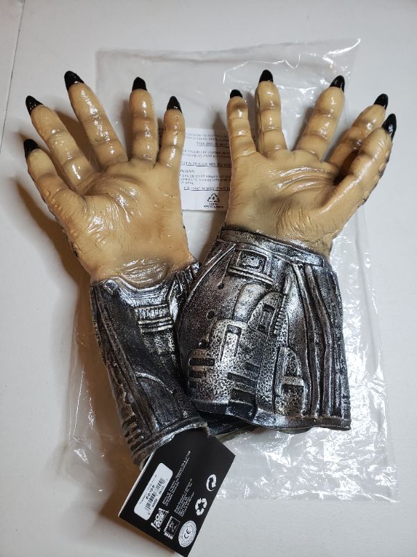 Photo 2 of Rubie's Alien Vs. Predator Child Deluxe Latex Hands
