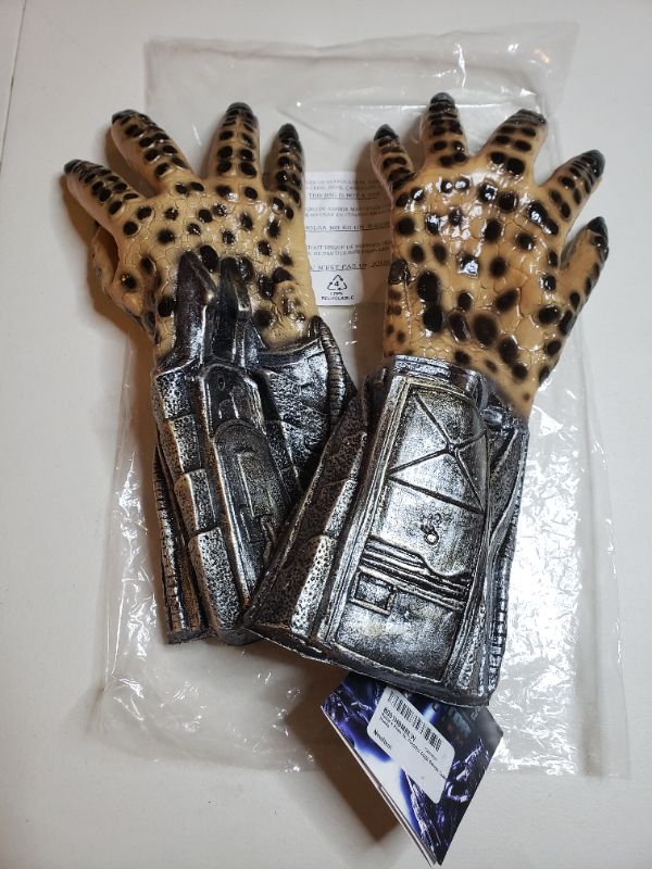 Photo 1 of Rubie's Alien Vs. Predator Child Deluxe Latex Hands
