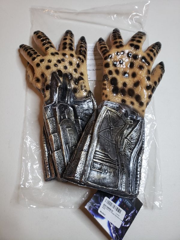 Photo 1 of Rubie's Alien Vs. Predator Child Deluxe Latex Hands
