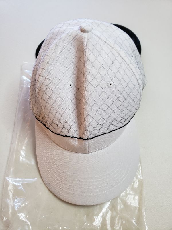 Photo 1 of WOMEN'S BASEBALL CAP WITH SYNTHETIC HAIR PONY TAIL, WHITE. ONE SIZE.