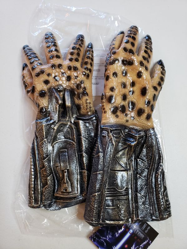 Photo 1 of Rubie's Alien Vs. Predator Child Deluxe Latex Hands
