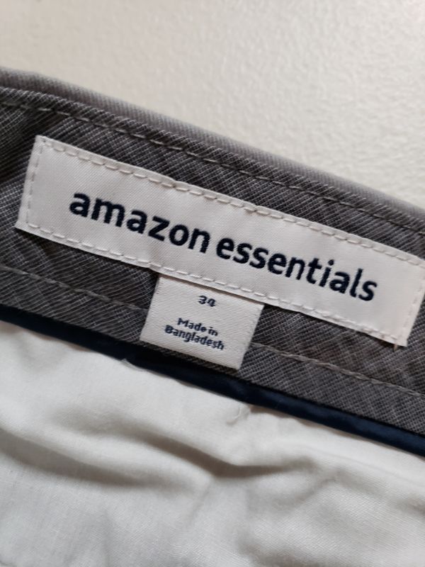 Photo 3 of Amazon Essentials Men's Classic-Fit 9" Short. SIZE 34.
