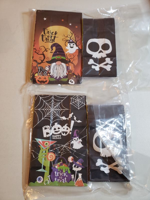 Photo 2 of HALLOWEEN TREATS BAGS & PARTY SUPPLIES. LOT OF 2 PACKAGES. SEALED NEW!