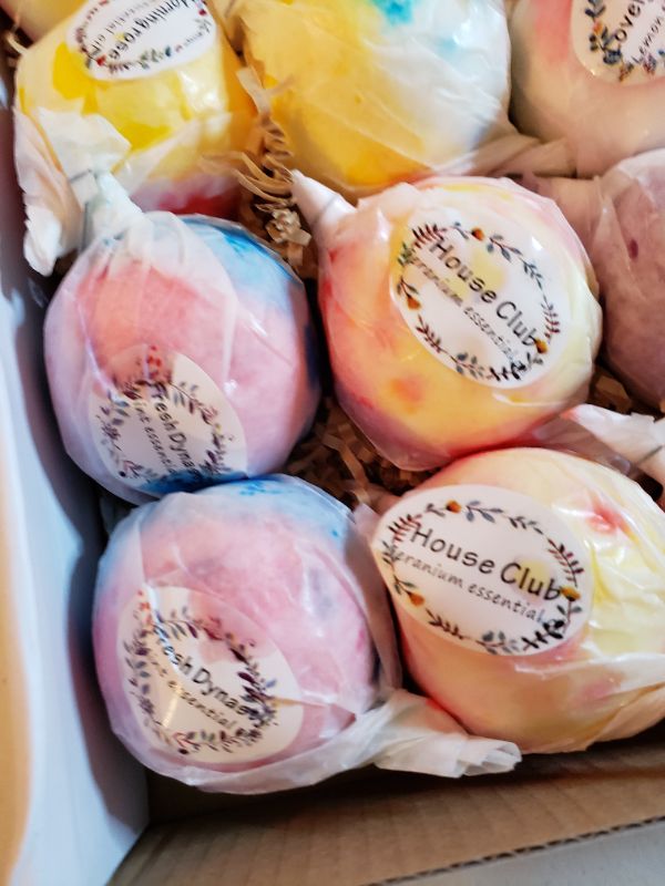 Photo 2 of 20 PIECE ORGANIC BATH BOMB GIFT SET.