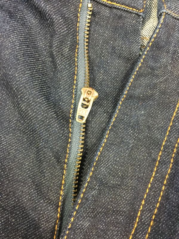 Photo 3 of men's jeans size 34x30 ---the zipper is damaged, you can replace it---