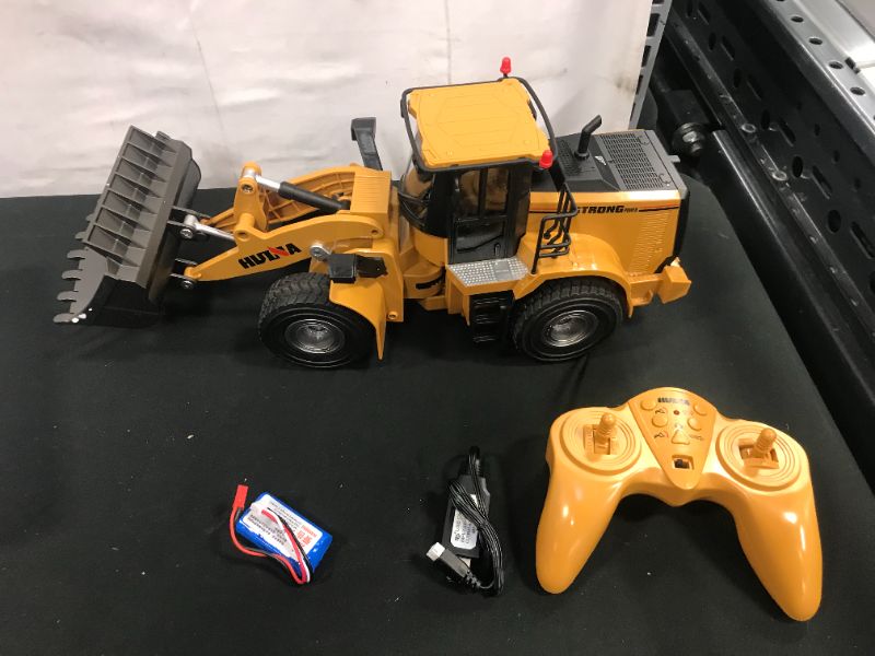 Photo 2 of HUINA 1583 RC WHEEL LOADER DIE CAST METAL