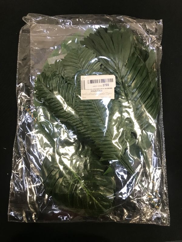 Photo 2 of 72 Pcs 6 Kinds Palm Leaves Artificial Tropical Plant Faux Leaves Safari Leaves Faux Monstera Leaves Hawaiian Luau Party Suppliers Decorations,Tiki Aloha Jungle Beach Birthday Table Leave Decorations
