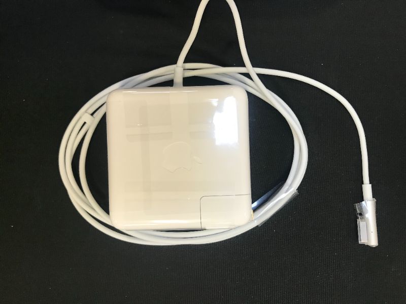 Photo 3 of APPLE MAGSAFE MC556LL/B AC ADAPTER 85W OUTPUT POWER