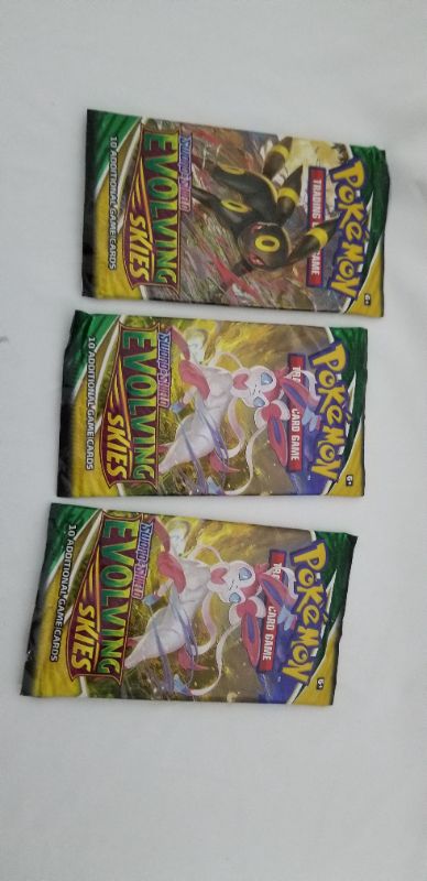 Photo 2 of 
Pokemon SAS7 Evolving Skies 3Pk Blister - Umbreon 