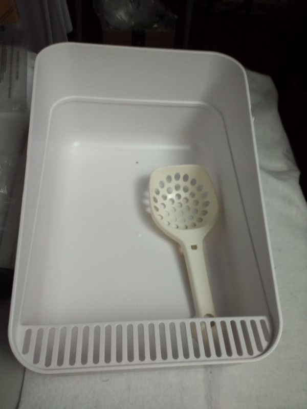 Photo 1 of Ameifu White Litter Box With Scoop