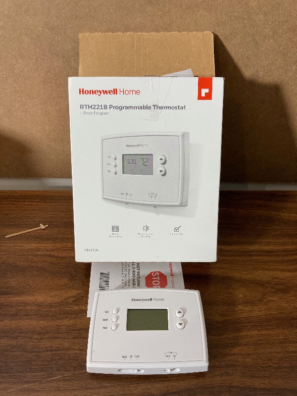 Photo 1 of Honeywell Home RTH221B1039 RTH221B Programmable Thermostat, White