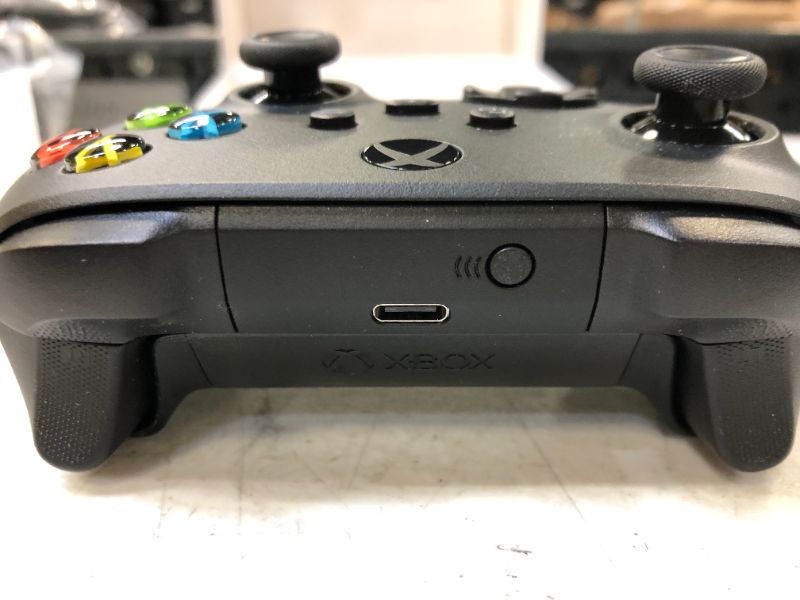 Photo 1 of Microsoft Xbox Wireless Controller + USB-C Cable - Xbox
