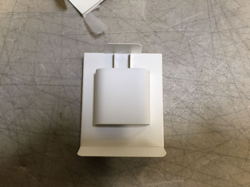 Photo 2 of Apple 20W USB-C Power Adapter
