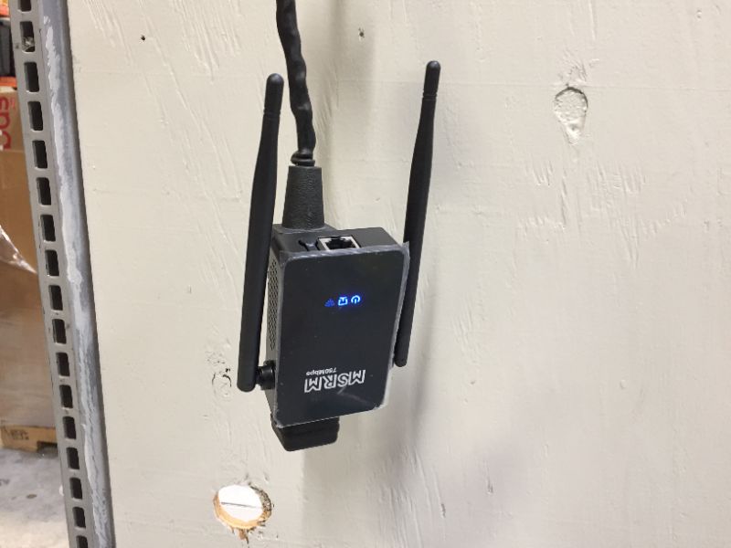 Photo 2 of MSRM US750 750Mbps WiFi Range Extender Dual External Band Available 2.4GHz and 5GHz
