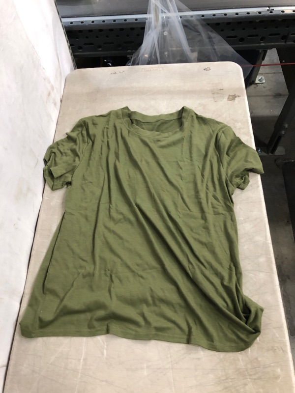 Photo 1 of Generic Green Short Sleeve Shirt. XL