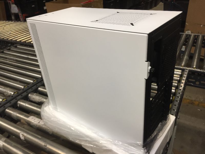 Photo 2 of NZXT - H510 Compact ATX Mid-Tower Case with Tempered Glass - Matte White