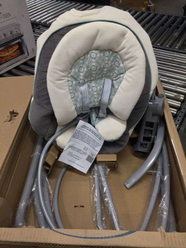 Photo 2 of Graco DuetSoothe Swing and Rocker
