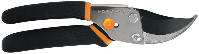 Photo 1 of Fiskars 91095935J Traditional Bypass Pruner, Black
