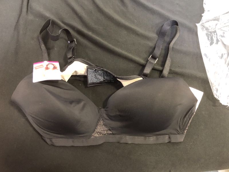 Photo 2 of Hanes Women's Oh So Light Foam ComfortFlex Fit Wirefree Bra Black/Nude SIZE SMALL
